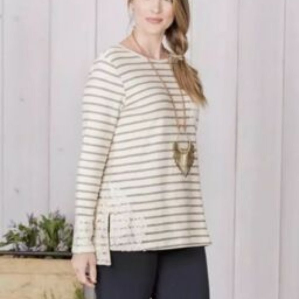 Matilda Jane Classic With A Twist Top Size Small M Women's Striped Crochet Euc